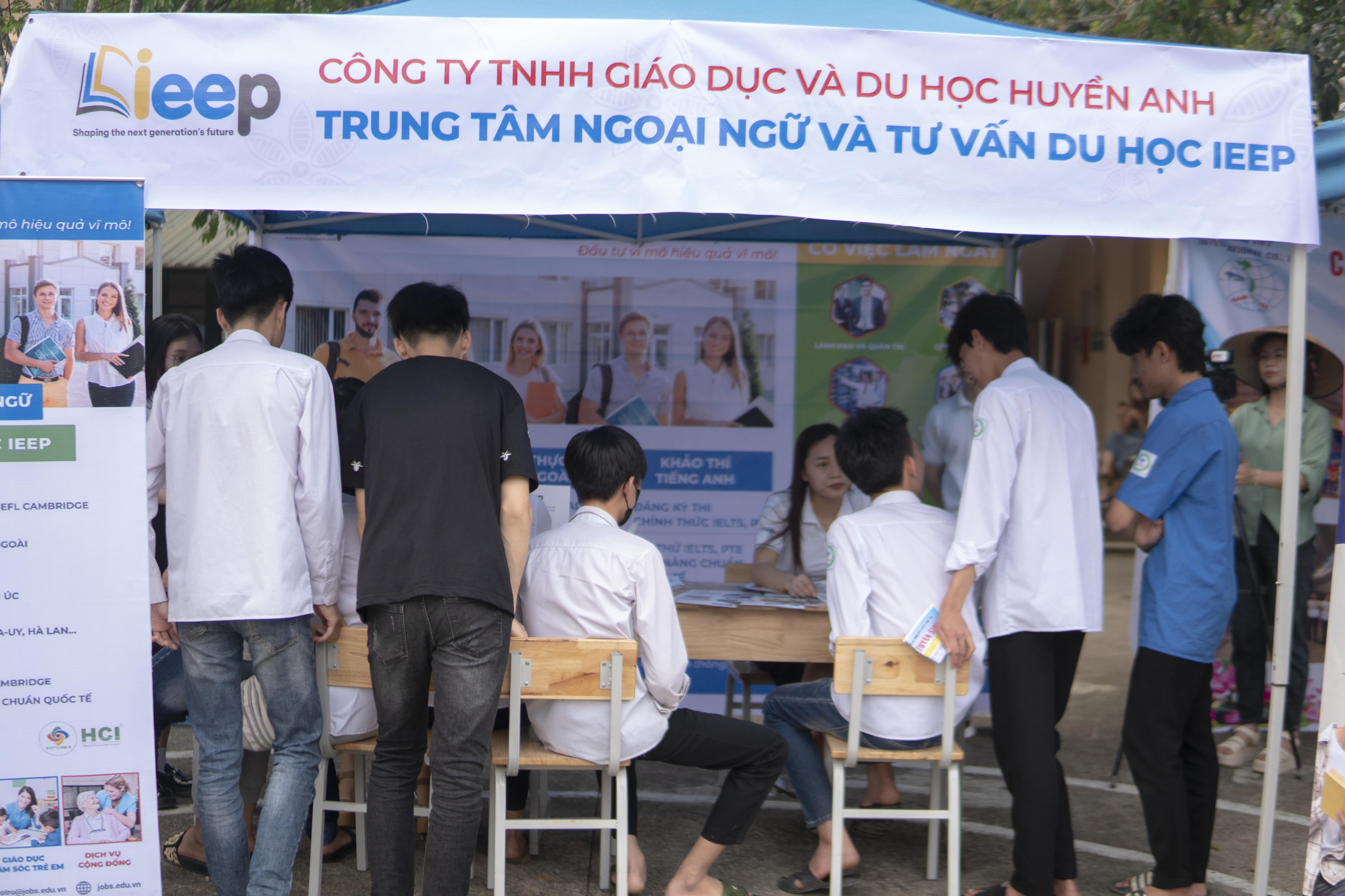 Hội việc làm Định hóa 7.jpg